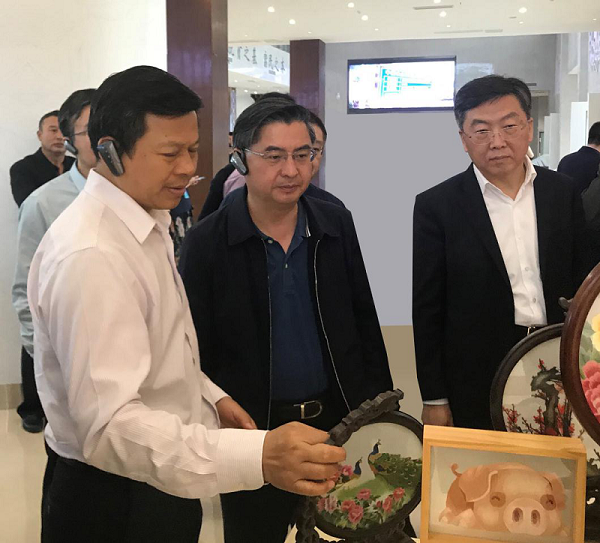 中國華融參加中央金融單位定點幫扶助力鄉(xiāng)村振興推進(jìn)會   獲評金融單位定點扶貧先進(jìn)集體、先進(jìn)個人