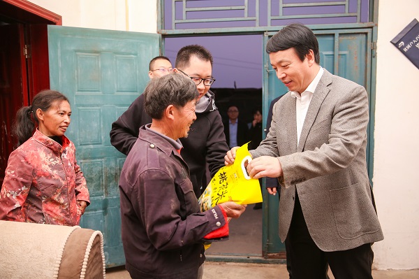 中國華融黨委副書記、監(jiān)事長胡建忠一行赴四川宣漢縣調(diào)研督導(dǎo)扶貧工作
